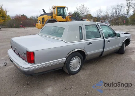 1995 Lincoln Town Car Cartier z USA, uszkodzony, nr VIN 1LNLM83W3SY688849